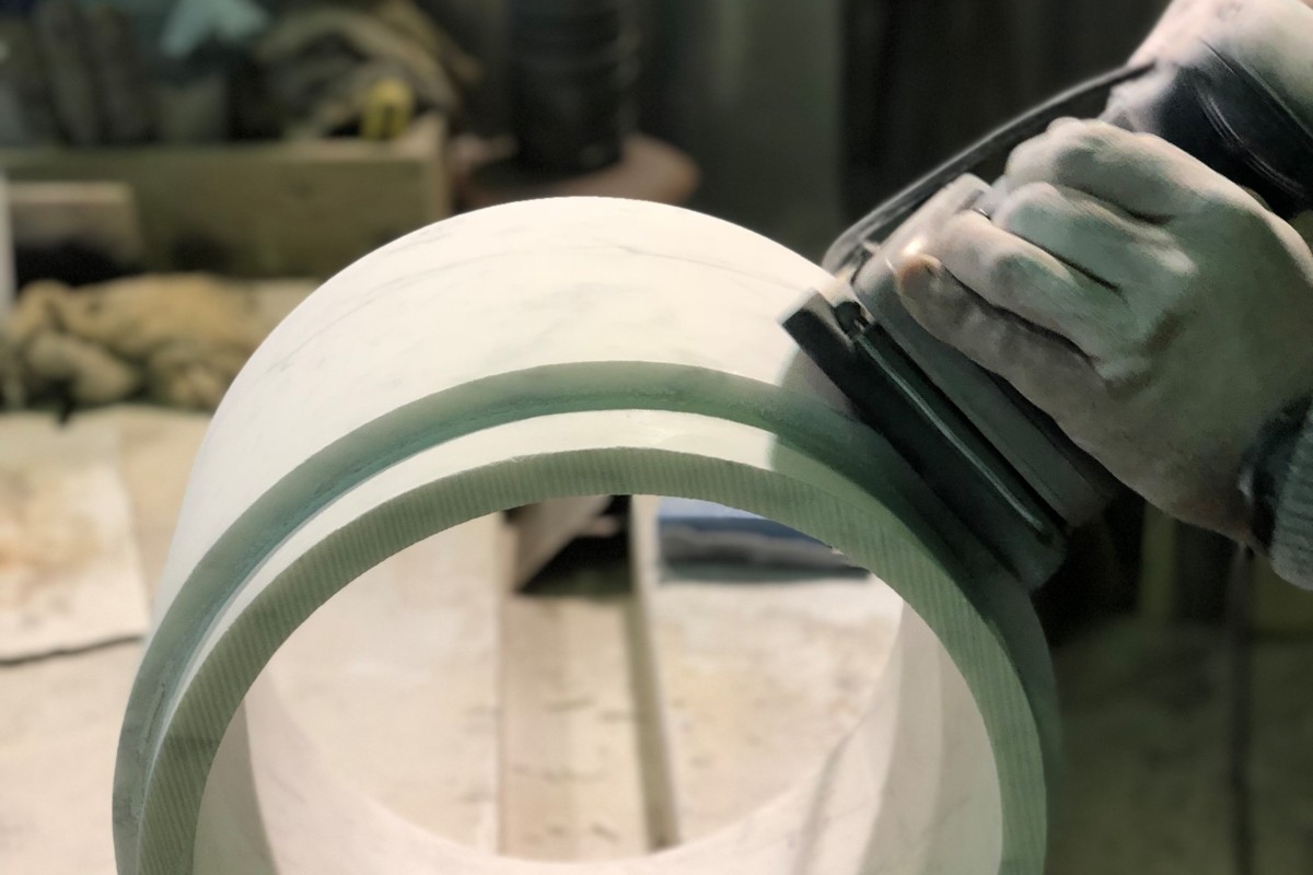 Rifinitura manuale cilindro in marmo